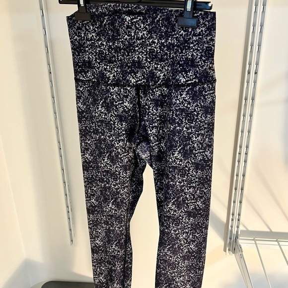 Lululemon leggings size 8 - Picture 2 of 3